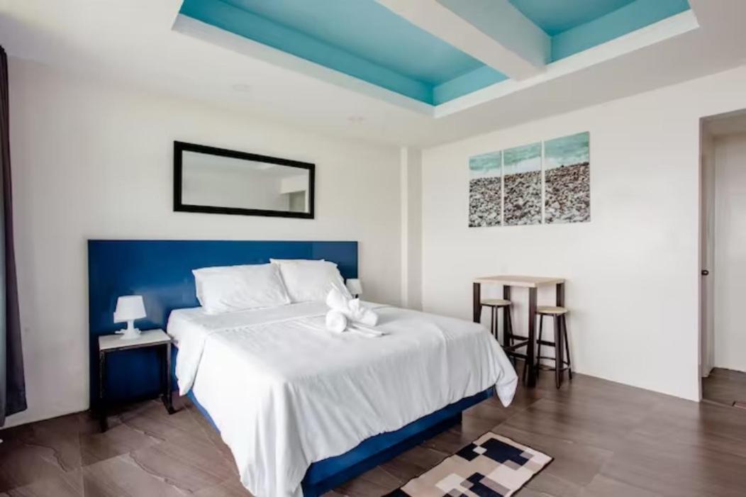 Casa Noah Hotel Tagaytay City Buitenkant foto