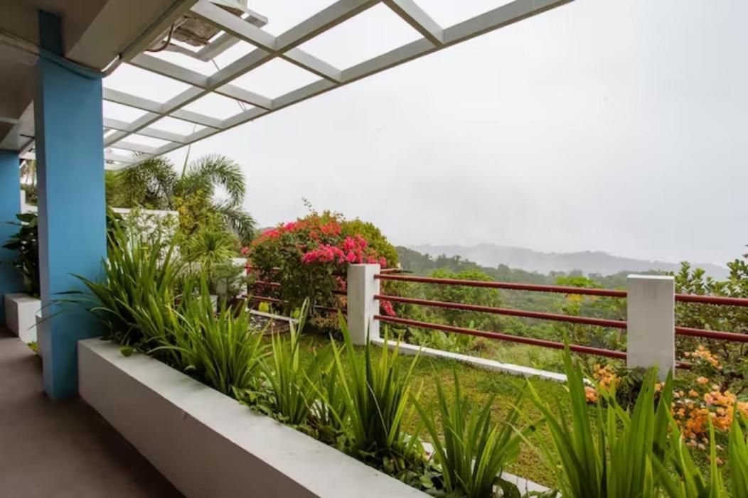 Casa Noah Hotel Tagaytay City Buitenkant foto